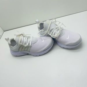WOMENS NIKE PRESTO SIZE 7.5
